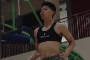 渐入佳境!崔永熙康复训练更新 已经能够完成变向加速动作 渐入佳境!崔永熙康复训练更新 已经能够完成变向加速动作