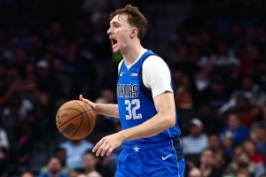 肯扬-杜林:弗拉格有马里昂那样的能量 欧文回归后将对他有利 肯扬-杜林:弗拉格有马里昂那样的能量 欧文回归后将对他有利