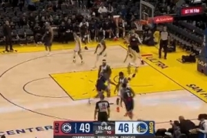 上来就打!小卡单打巴特勒 转身后仰中投空心命中! 上来就打!小卡单打巴特勒 转身后仰中投空心命中!