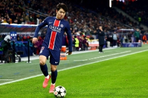 记者:李刚仁因流感,将缺席巴黎客战洛里昂之行 记者:李刚仁因流感,将缺席巴黎客战洛里昂之行