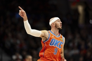 你礼貌吗?卡森-华莱士:第一次见卡鲁索感觉很闪 因为他秃了 你礼貌吗?卡森-华莱士:第一次见卡鲁索感觉很闪 因为他秃了