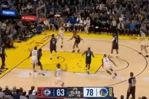 戏耍双高!巴特勒弧顶骗过科林斯突破迎着大洛上篮得分 戏耍双高!巴特勒弧顶骗过科林斯突破迎着大洛上篮得分