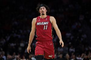 最佳第六人?哈克斯开赛至今场均18.8分6.3板4.3助 命中率68.9% 最佳第六人?哈克斯开赛至今场均18.8分6.3板4.3助 命中率68.9%