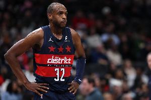 佛伯乐给我严查!奇才剩6秒直接长传前场 完成失误自杀! 佛伯乐给我严查!奇才剩6秒直接长传前场 完成失误自杀!