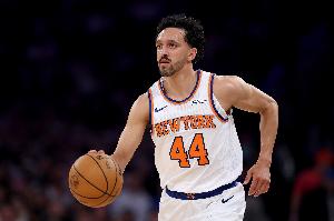 迈克-布朗谈沙梅特先发:他打球很有节奏敢于对抗 有空位能投进 迈克-布朗谈沙梅特先发:他打球很有节奏敢于对抗 有空位能投进