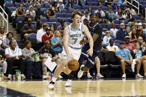 新神射手诞生?4号秀康-克尼佩尔打破多项三分球历史纪录 新神射手诞生?4号秀康-克尼佩尔打破多项三分球历史纪录