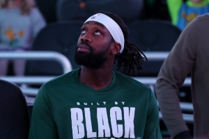 谨慎!贝弗利:我不和不认识的人打牌 要玩也不能超过1000块 谨慎!贝弗利:我不和不认识的人打牌 要玩也不能超过1000块