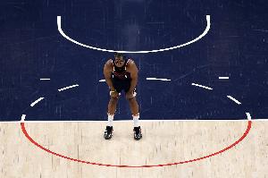 哈登:这是一场防守大战 在客场要逆转两位数的分差是很困难的 哈登:这是一场防守大战 在客场要逆转两位数的分差是很困难的