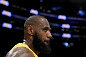 白巧克力:人们说詹姆斯无法在以前打球 但他比坏孩子活塞更高大 白巧克力:人们说詹姆斯无法在以前打球 但他比坏孩子活塞更高大