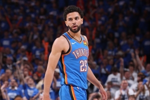 阿杰伊-米切尔谈休赛期训练:变得更强壮 这是我第2年的重点之一 阿杰伊-米切尔谈休赛期训练:变得更强壮 这是我第2年的重点之一