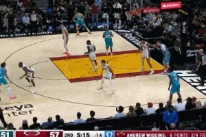 玩起来了!三球各种花里胡哨运控+拉杆妙传 曼恩三分一箭穿心 玩起来了!三球各种花里胡哨运控+拉杆妙传 曼恩三分一箭穿心