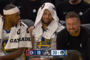 满眼都是羡慕!哈登合球造成霍福德犯规2+1 库里在板凳看着其苦笑 满眼都是羡慕!哈登合球造成霍福德犯规2+1 库里在板凳看着其苦笑