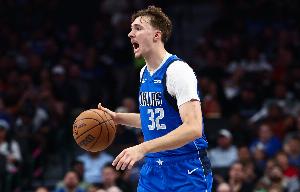 生涯第2次两双!弗拉格成为引入三分线后多次斩获两双最年轻球员 生涯第2次两双!弗拉格成为引入三分线后多次斩获两双最年轻球员