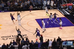 相信球星!太阳最后时刻不喊停布克直接绝杀三分可惜不中 相信球星!太阳最后时刻不喊停布克直接绝杀三分可惜不中