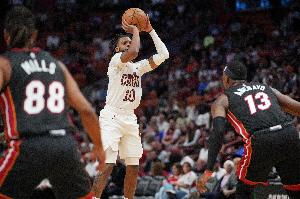 韦尔:阿德巴约总是提醒我有身高优势 他帮助我很多 韦尔:阿德巴约总是提醒我有身高优势 他帮助我很多