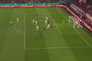 拜仁因误判获利!埃贝尔:担忧边裁能力退化,支持更早启用VAR 拜仁因误判获利!埃贝尔:担忧边裁能力退化,支持更早启用VAR