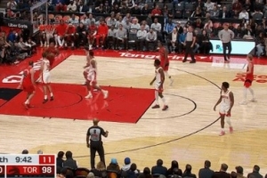 申京走神了!马穆低位背打谢泼德 巴恩斯溜底线空切暴扣! 申京走神了!马穆低位背打谢泼德 巴恩斯溜底线空切暴扣!