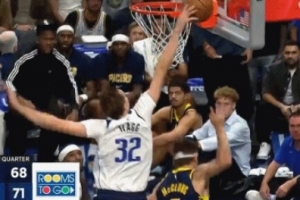 就你是扣篮王?麦克朗突破上篮 遭弗拉格贴身钉板血帽 就你是扣篮王?麦克朗突破上篮 遭弗拉格贴身钉板血帽