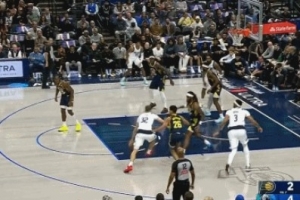 还是很生涩!弗拉格慢三步持球突破外传 西卡候个正着将球拦截 还是很生涩!弗拉格慢三步持球突破外传 西卡候个正着将球拦截