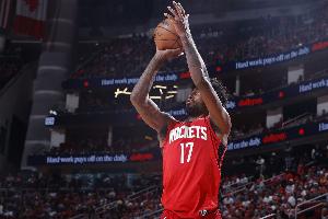 🔥Heave!伊森首节半场超远压哨三分一发入魂! 🔥Heave!伊森首节半场超远压哨三分一发入魂!