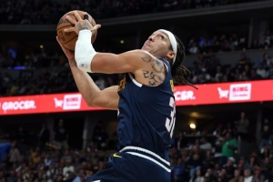 发力过猛?布劳恩调侃戈登:他得到50分之后就隐身了 发力过猛?布劳恩调侃戈登:他得到50分之后就隐身了