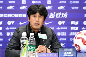 徐正源:防守反击是对手的重要武器,我们反复研究了这一点 徐正源:防守反击是对手的重要武器,我们反复研究了这一点