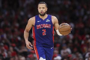 攻防俱佳大当家!CC状态回暖砍30分6板10助3断3帽0失误 正负值+27 攻防俱佳大当家!CC状态回暖砍30分6板10助3断3帽0失误 正负值+27