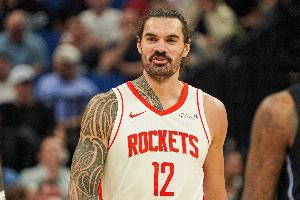 真滴是香!亚当斯上场各种补篮 半场9分钟拿到8分4板1断1帽 真滴是香!亚当斯上场各种补篮 半场9分钟拿到8分4板1断1帽