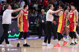 新京报:五棵松再次成为中国男篮的主场 筹备工作已进入冲刺阶段 新京报:五棵松再次成为中国男篮的主场 筹备工作已进入冲刺阶段