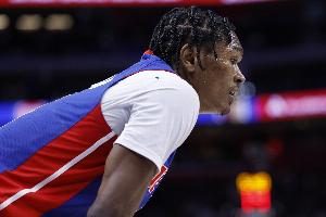 没手感!奥萨尔半场11投仅3中拿到9分6板4助 三分3中1 没手感!奥萨尔半场11投仅3中拿到9分6板4助 三分3中1