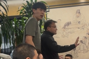 队记:你可以说杨瀚森三分8投0中 但他职业道德没问题 队记:你可以说杨瀚森三分8投0中 但他职业道德没问题