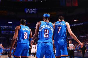 霍里:雷霆是唯一可能开启王朝的球队 他们让我想起了当年的公牛 霍里:雷霆是唯一可能开启王朝的球队 他们让我想起了当年的公牛