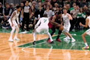 被冤枉了!杰伦-布朗切球犯规 凯尔特人挑战成功 被冤枉了!杰伦-布朗切球犯规 凯尔特人挑战成功