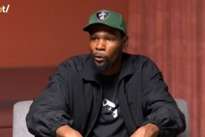 KD:我可不会为了工资留在NBA 若掉出轮换不如去和兄弟们打打野球 KD:我可不会为了工资留在NBA 若掉出轮换不如去和兄弟们打打野球