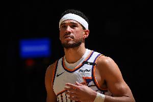 真挚的祝福!NBA官推祝太阳后卫布克29岁生日快乐🎂 真挚的祝福!NBA官推祝太阳后卫布克29岁生日快乐🎂