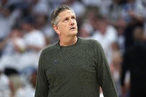 芬奇揽责最后一防布置:应该全换防而非人盯人 这让小里太过轻松 芬奇揽责最后一防布置:应该全换防而非人盯人 这让小里太过轻松