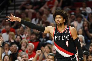 开拓者战爵士!塞布尔可以出战 小阵容内线穆雷因病缺阵 开拓者战爵士!塞布尔可以出战 小阵容内线穆雷因病缺阵