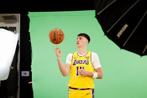 拉拉维亚11中10!森林狼球迷大喊12号是谁?华子:这也是我想问的 拉拉维亚11中10!森林狼球迷大喊12号是谁?华子:这也是我想问的