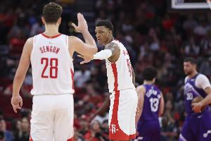 31助攻!贾巴里-史密斯:他们都在包夹申京和KD 我们不断分享球权 31助攻!贾巴里-史密斯:他们都在包夹申京和KD 我们不断分享球权