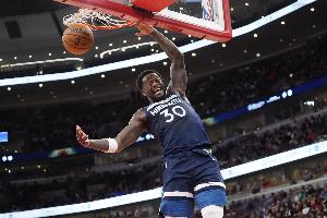 打湖人老猛了!兰德尔20中10空砍33分5板6助1断 上半场轰22分 打湖人老猛了!兰德尔20中10空砍33分5板6助1断 上半场轰22分