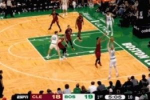 这太恐怖了!豪泽替补2分钟三分球4中4射落12分 这太恐怖了!豪泽替补2分钟三分球4中4射落12分