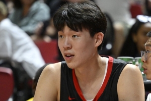 这场比赛再次给杨瀚森敲了敲警钟 让他深刻地感受到NBA的丛林法则 这场比赛再次给杨瀚森敲了敲警钟 让他深刻地感受到NBA的丛林法则