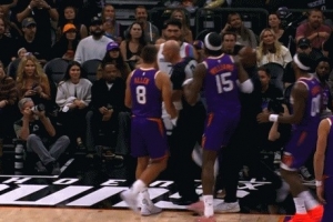 乱战!阿伦先被科沃德顶倒 阿伦又抢阿尔达马球&二人起冲突都吃T 乱战!阿伦先被科沃德顶倒 阿伦又抢阿尔达马球&二人起冲突都吃T