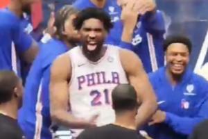 憋坏了!逆转后恩比德&替补席喷垃圾话+疑似不雅动作反击奇才球迷 憋坏了!逆转后恩比德&替补席喷垃圾话+疑似不雅动作反击奇才球迷