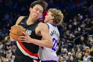 媒体人:有运动战得分是好的 杨瀚森需要活力、拼劲、积极性 媒体人:有运动战得分是好的 杨瀚森需要活力、拼劲、积极性