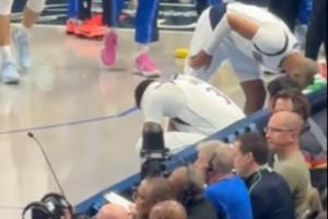 浓眉在场边蹲着抚摸小腿许久 队友们满脸担忧 浓眉在场边蹲着抚摸小腿许久 队友们满脸担忧