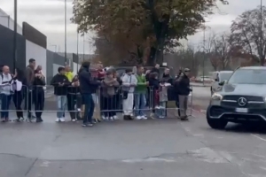 将于今日签约并官宣!迪马:斯帕莱蒂已抵达尤文训练基地 将于今日签约并官宣!迪马:斯帕莱蒂已抵达尤文训练基地