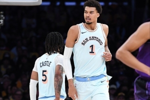 卡斯尔谈和文班空接:他说往月球上扔 我这么干了 他接住了 卡斯尔谈和文班空接:他说往月球上扔 我这么干了 他接住了