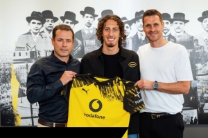 体图:今夏罗马的报价高出三成,但F-席尔瓦为安定最终选择多特 体图:今夏罗马的报价高出三成,但F-席尔瓦为安定最终选择多特