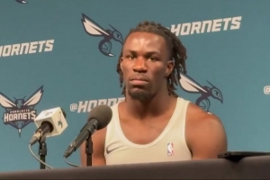 黄蜂新秀赛恩-詹姆斯:我们几名新秀能一起在场上打球的感觉很棒 黄蜂新秀赛恩-詹姆斯:我们几名新秀能一起在场上打球的感觉很棒